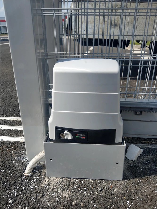 BH30/803/115 para automatización y control de acceso vehicular.